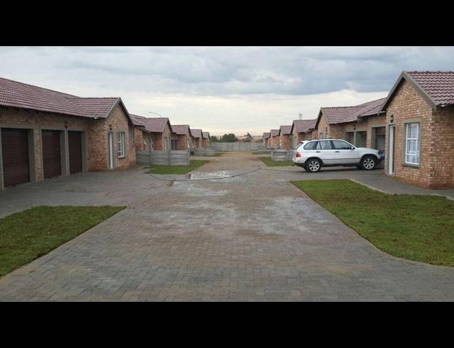 2 BEDROOM TOWNHOUSE FOR SALE IN RIVERSDALE